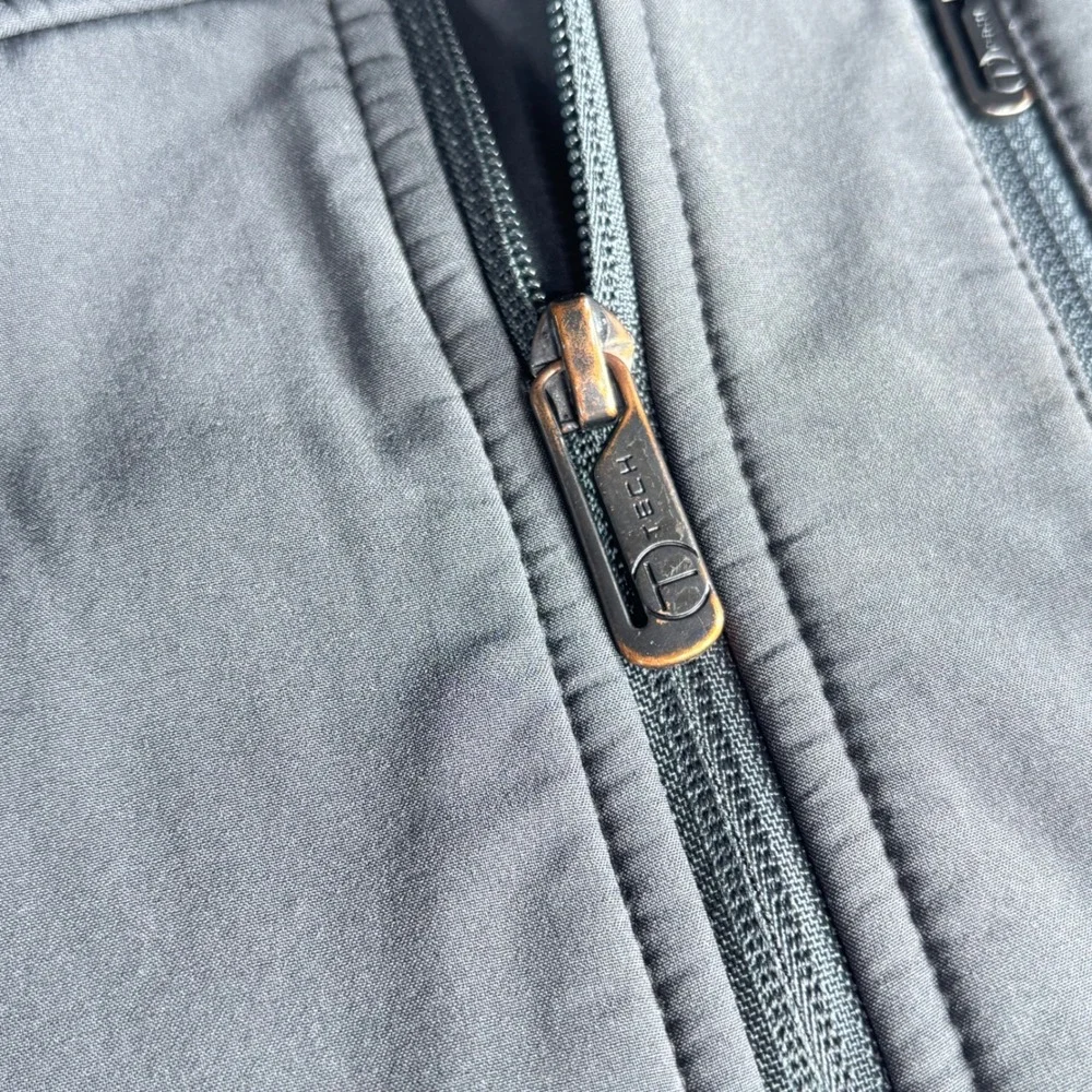 Tumi T-Tech Softshell Jacket Dark Gray Full Zip Fleece Lined Water Resistant M